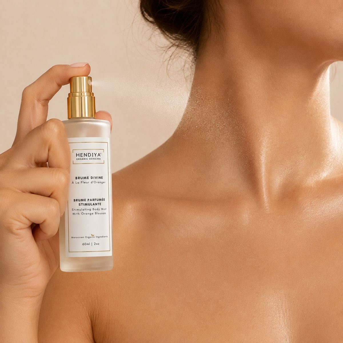 Applying La Brume Divine Hendiya® to the skin, orange blossom mist