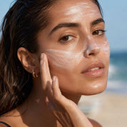 Applying Hendiya® L'Écran Minéral to the face, invisible finish with no white cast